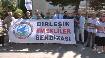 DEÜ Güzel Sanatlar Enstitüsü'nün kapatılmasına rektörlük önünde tepki