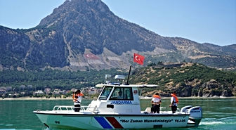 Eğirdir Gölü'nün 'yüzen karakolu' görev başında
