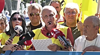 Eğitim Sen MEB önünden seslendi: 'Bilimsel ve laik eğitim ilkeleriyle çelişen müfredat uygulamasına son verilmeli'