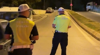 Ehliyetsiz sürücünün polisten kaçması kamerada