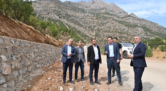 Hizan Kaymakamı Öztürk, asfalt çalışmalarını inceledi