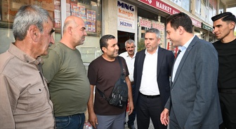 Hizan Kaymakamı Öztürk, esnaf ve vatandaşlarla buluştu