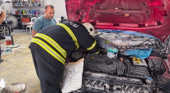İskenderun’da mahsur kalan kedileri itfaiye kurtarıldı