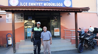 Kocaeli'de rahatsızlanan kişi kendisini kalp masajıyla hayata bağlayan polise teşekkür etti