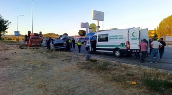 Orman yangınından dönen arazöz otomobille çarpıştı: 1 ölü, 4 yaralı