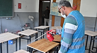 Osmaniye'de yükümlüler okullarda bakım ve onarım çalışması yapıyor