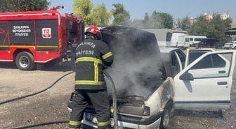 Şanlıurfa'da park halindeki otomobil yandı