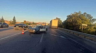 Tıra çarpan otomobilin sürücüsü yaralandı
