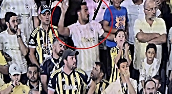 Ünlü şarkıcı Sinan Akçıl, Kadıköy'de yaşananları anlattı: Su şişesi tam önümde atıldı