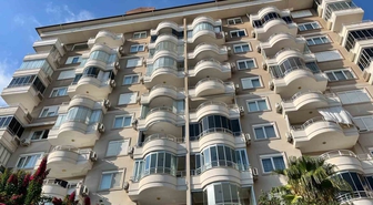 Alanya’da daireden gelen duman ekipleri alarma geçirdi