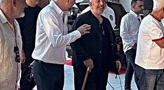 Bastonla görüntülenen Cem Yılmaz'ın koleksiyonu