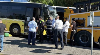Beşiktaş’ta İETT otobüsüyle iş makinesi çarpıştı:1’i ağır 5 yaralı