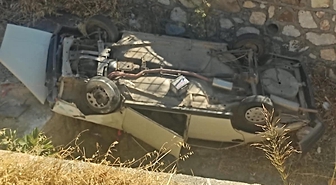 Çaldıkları otomobille dereye uçtular