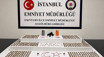 Esenyurt’ta şüpheli araçtan uyuşturucu çıktı: 2 gözaltı