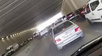 Etimesgut’ta 5 aracın karıştığı zincirleme kaza meydana geldi