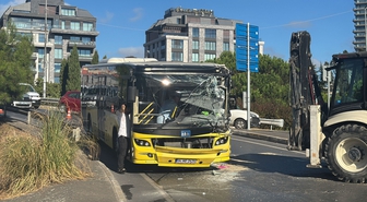 İETT'ye bağlı özel halk otobüsü ile iş makinesinin çarpıştığı kazada 5 kişi yaralandı