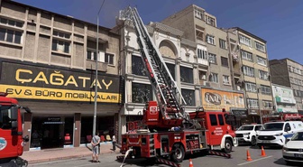 Kayseri’de avize imalathanesinin çatısında çıkan yangın söndürüldü
