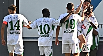 Rizespor, 10 kişi kalmasına rağmen kazandı