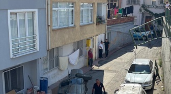 Samsun'da istinat duvarından araçların üzerine düşen pikaptaki 2 kişi yaralandı