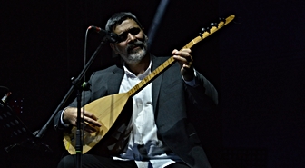 Sanatçı Uğur Işılak, Kütahya'da konser verdi