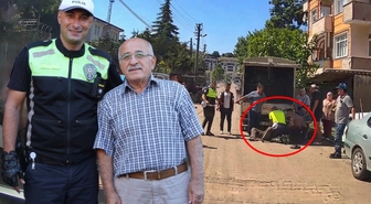 Türk polisi, yolda yürürken kalp krizi geçiren adamın hayatını böyle kurtardı