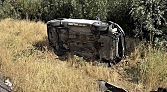 Virajı alamayan sürücünün otomobili devrildi