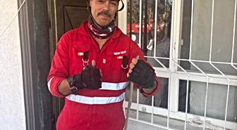 Antakya’da eve giren yılan yakalandı