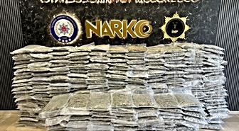 Beykoz'da iki araca operasyon: 409 kilo skunk ele geçirildi, 3 zanlı yakalandı