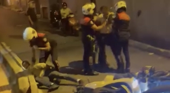 Beyoğlu'nda polisin 'dur' ihtarına uymayan şüpheliler yakalandı: 4 gözaltı