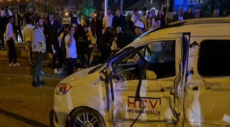 Düğünden dönenleri taşıyan minibüs kaza yaptı: 21 yaralı