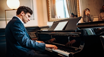 Genç Türk besteci ve piyanist Umut Veysel Demirtaş, Amsterdam'da konser verdi
