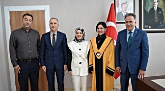 İnönü Üniversitesinde iki akademisyene cübbe giydirildi
