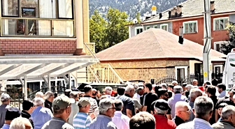 Kaskına arı giren motosikletli yayaya çarptı: 1 ölü, 1 yaralı