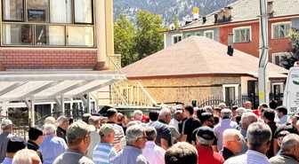 Kaskına arı giren motosikletli yayaya çarptı: 1 ölü, 1 yaralı