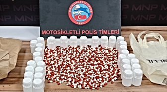 Manisa'da çantasında uyuşturucu hap bulunan şüpheli gözaltına alındı
