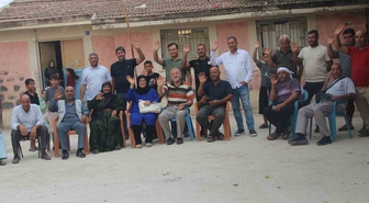 Öğretmen 40 yıl sonra köy okulunda öğrencileriyle buluştu