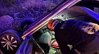 Sivas'ta devrilen otomobildeki 1 kişi öldü, 2 kişi yaralandı