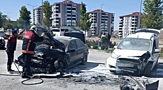 Yozgat'ta otomobille hafif ticari aracın çarpıştığı kazada 1 kişi yaralandı