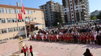 17 milyon öğrenci dersbaşı yaptı! Okul kapılarındaki yeni uygulama dikkat çekti