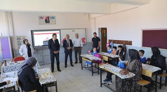 Ağrı Milli Eğitim Müdürü Çakan, Uyum Haftası’nda öğrenciler ve velilerle buluştu
