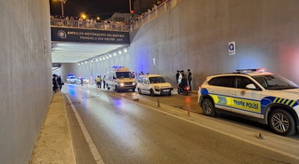 Antalya'da devrilen motosikletin sürücüsü hayatını kaybetti