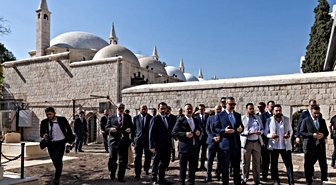 Bakan Fidan, Suriye'de cami ve türbeleri ziyaret etti