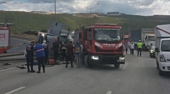 Beton mikseri devrildi, araçta sıkışan sürücü yaralandı