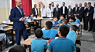 Bilal Erdoğan ilk ders zilinde öğrencilerle! Çocukların tek bir isteği oldu