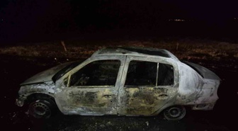 Burdur’da araç yangını otluk alana sıçradı: 2 bin metrekare alan yandı