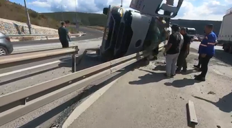 Devrilen beton mikserinin sürücüsü yaralandı
