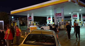 E-5’ten yan yola girmek isteyen otomobil sürücüsü motosikletliye çarptı, O anlar kamerada