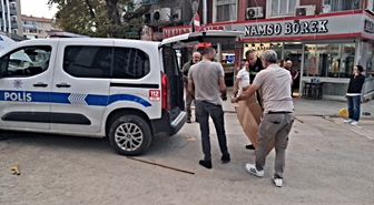 Kocaeli'de polis ekip aracına giren yavru kedi, itfaiye ekiplerince kurtarıldı