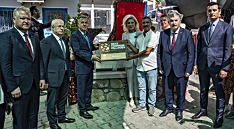 'En İyi Turizm Köyü' seçilen İzmir'in Barbaros Mahallesi'nde plaket töreni düzenlendi