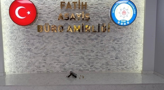 Fatih'te kurşunlanan iş yerini fotoğraflayan 2 şüpheli yakalandı: Evinden silah çıktı